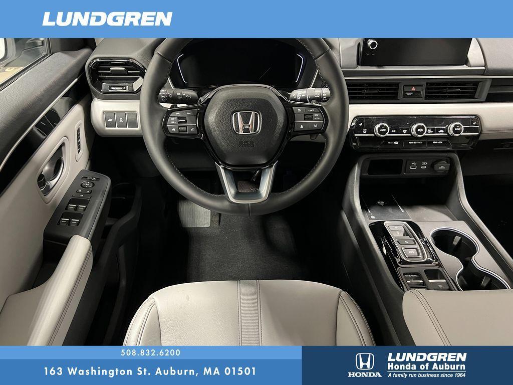 new 2025 Honda Pilot car, priced at $50,995