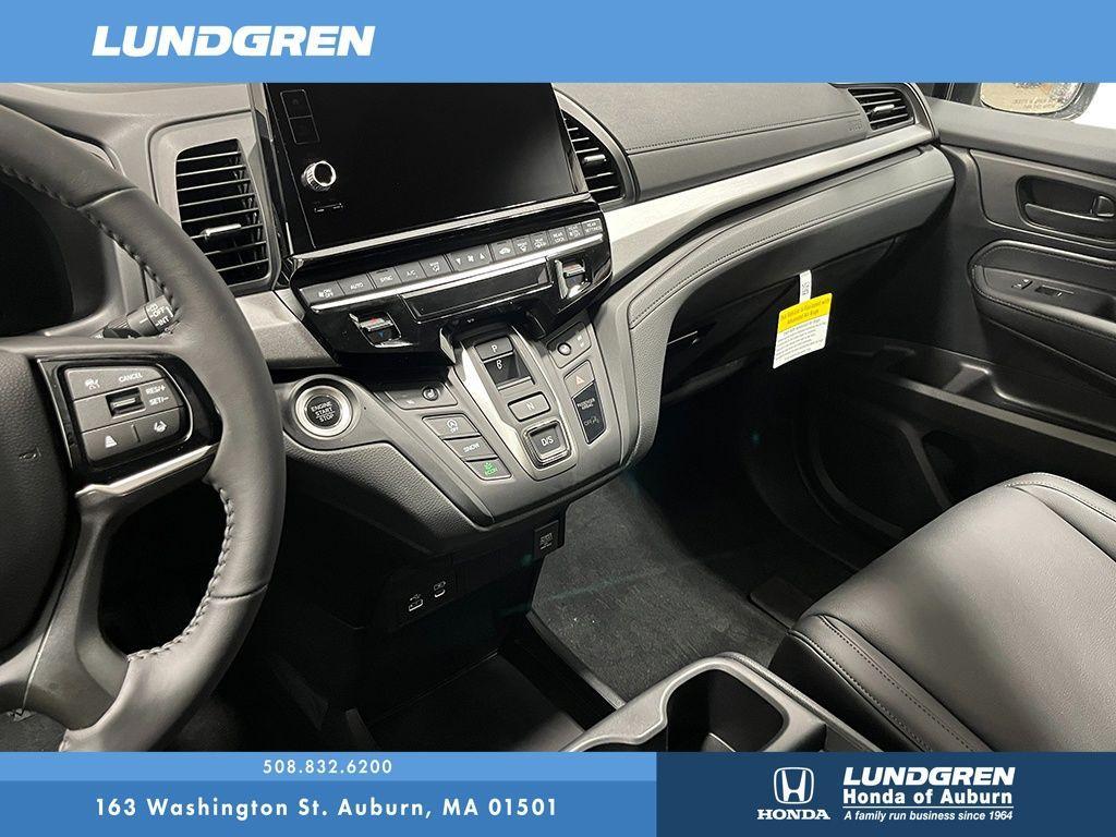 new 2026 Honda Odyssey car, priced at $44,290