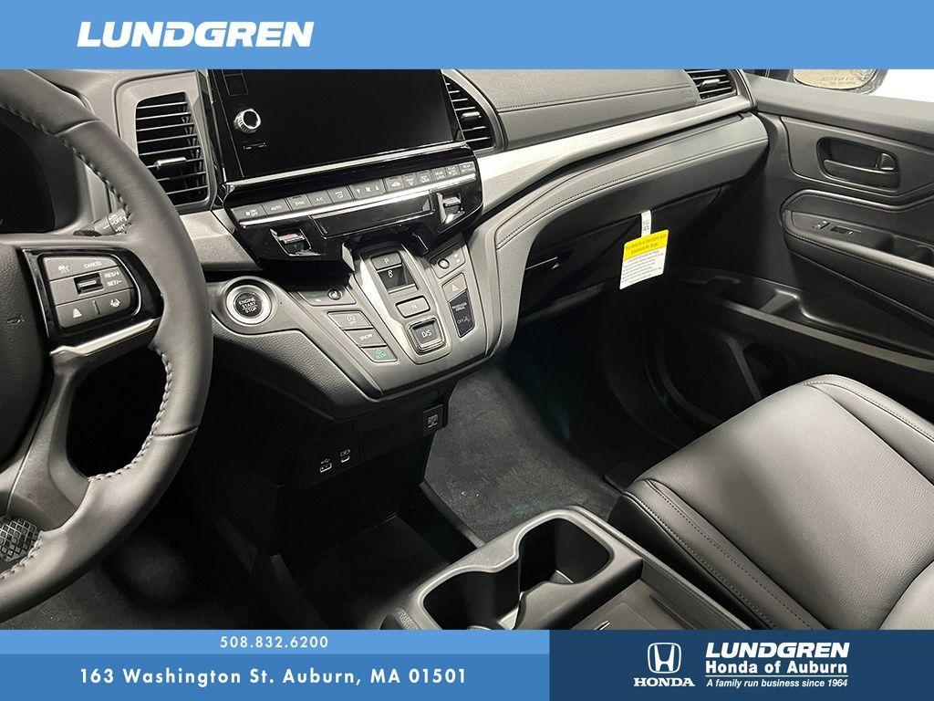 new 2026 Honda Odyssey car, priced at $44,290