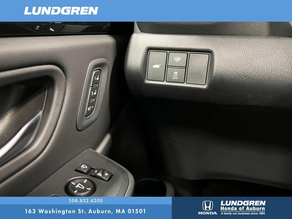 new 2025 Honda Pilot car, priced at $50,850