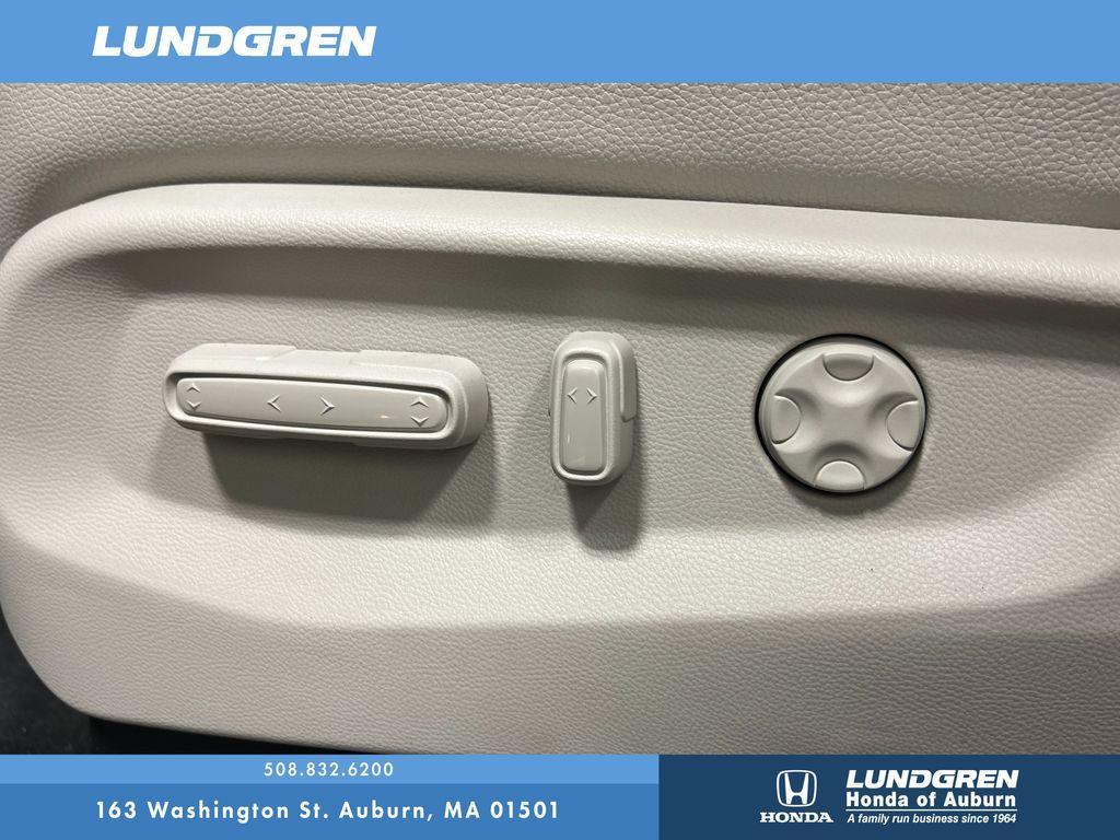 new 2026 Honda Odyssey car, priced at $44,290