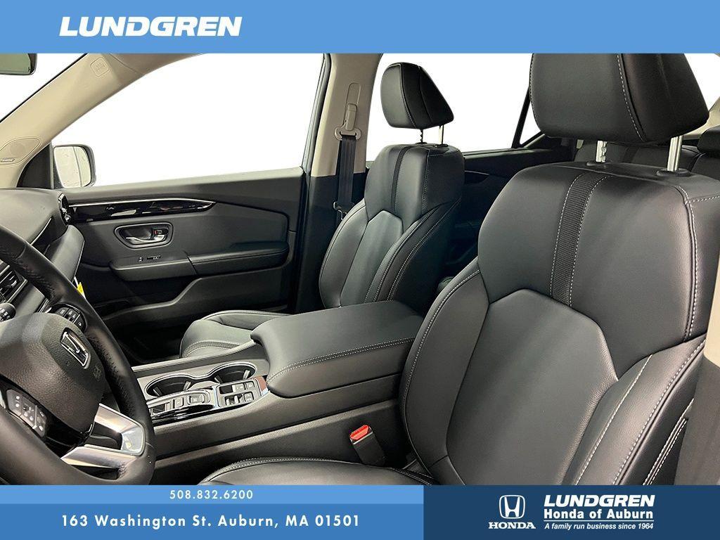 new 2025 Honda Pilot car, priced at $51,095