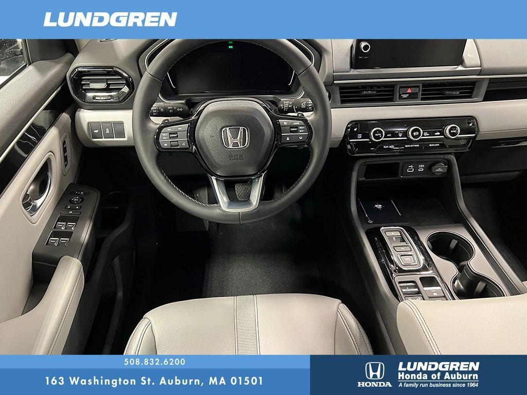 new 2025 Honda Pilot car, priced at $47,050