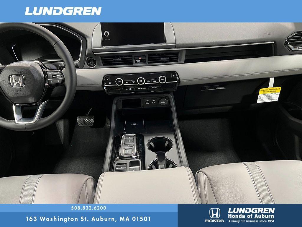 new 2025 Honda Pilot car, priced at $47,050