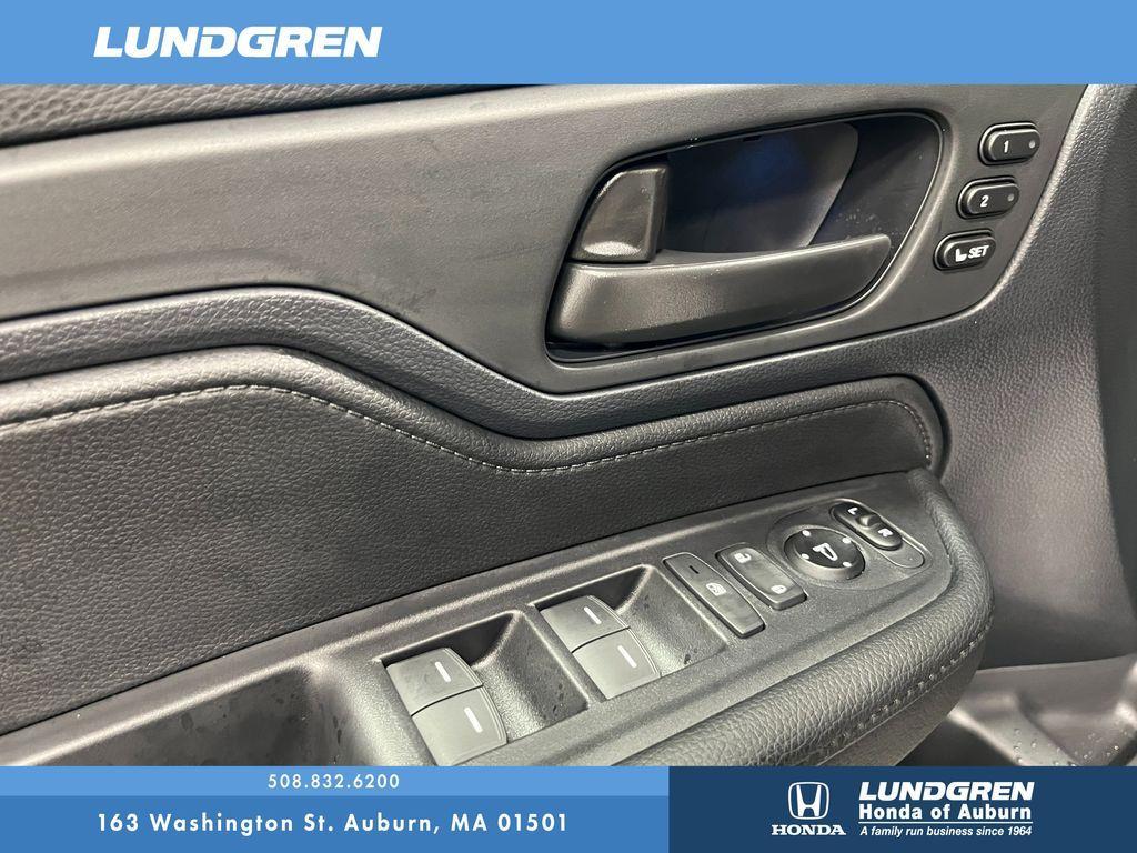 new 2025 Honda Odyssey car, priced at $43,670
