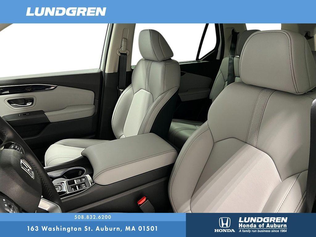 new 2025 Honda Pilot car, priced at $51,050