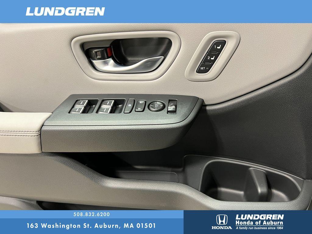 new 2025 Honda Pilot car, priced at $51,050