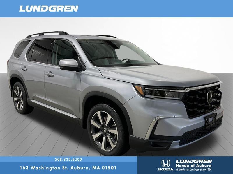 new 2025 Honda Pilot car, priced at $51,050