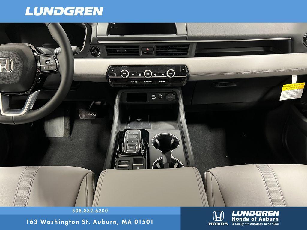 new 2025 Honda Pilot car, priced at $51,050