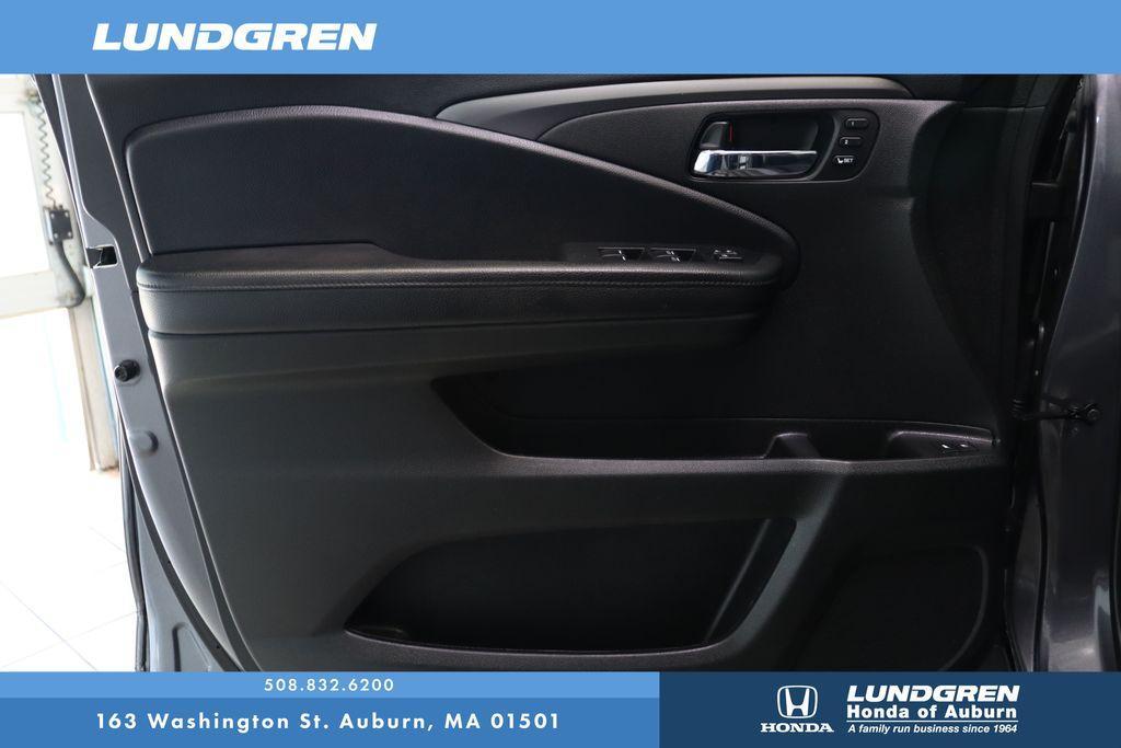 used 2022 Honda Pilot car, priced at $28,827