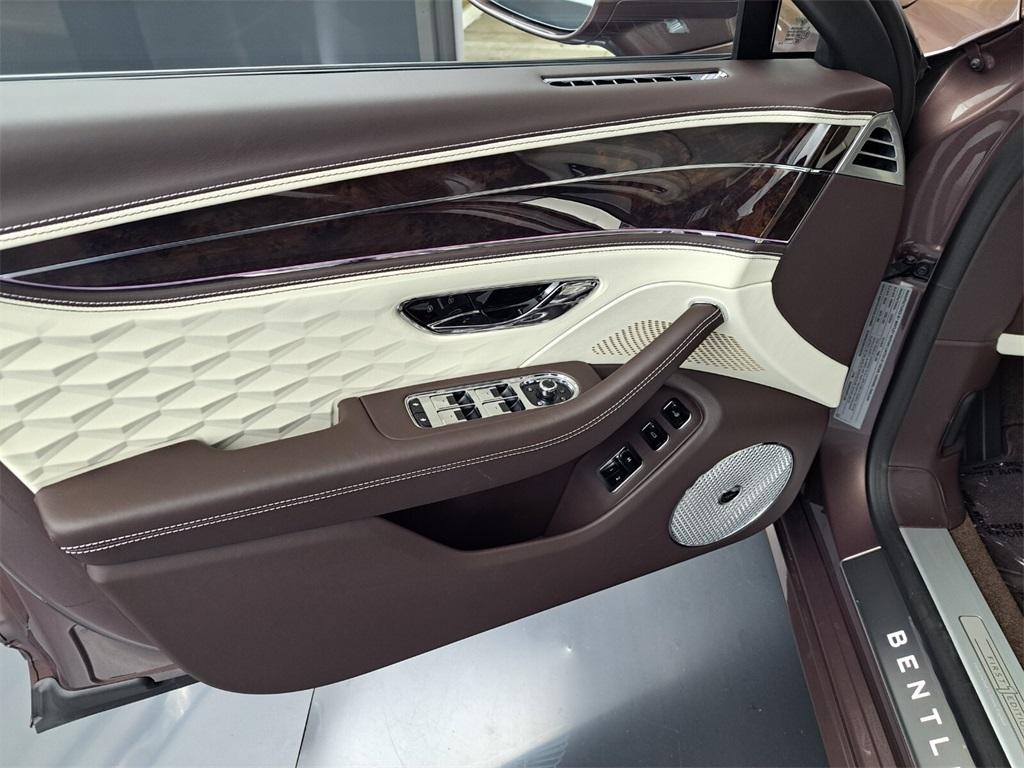 new 2025 Bentley Flying Spur car, priced at $349,920