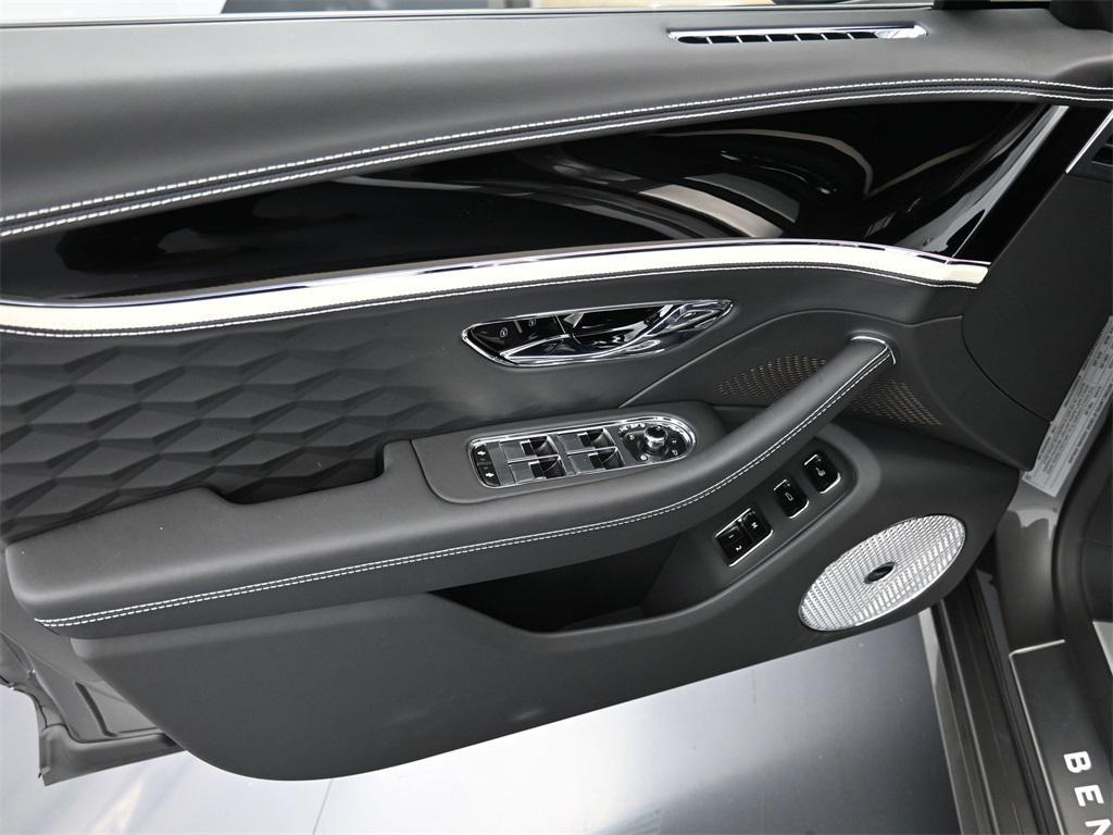 new 2025 Bentley Flying Spur car, priced at $335,920
