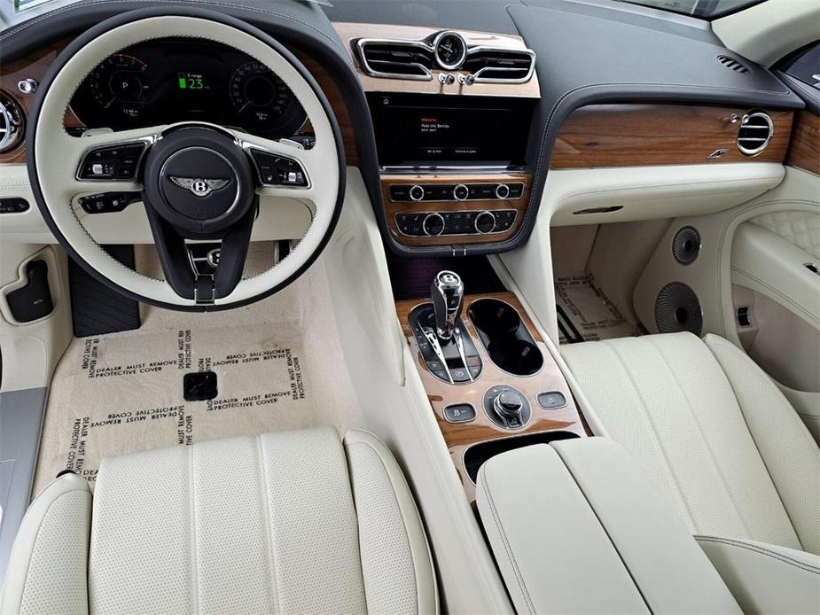 new 2024 Bentley Bentayga Hybrid car