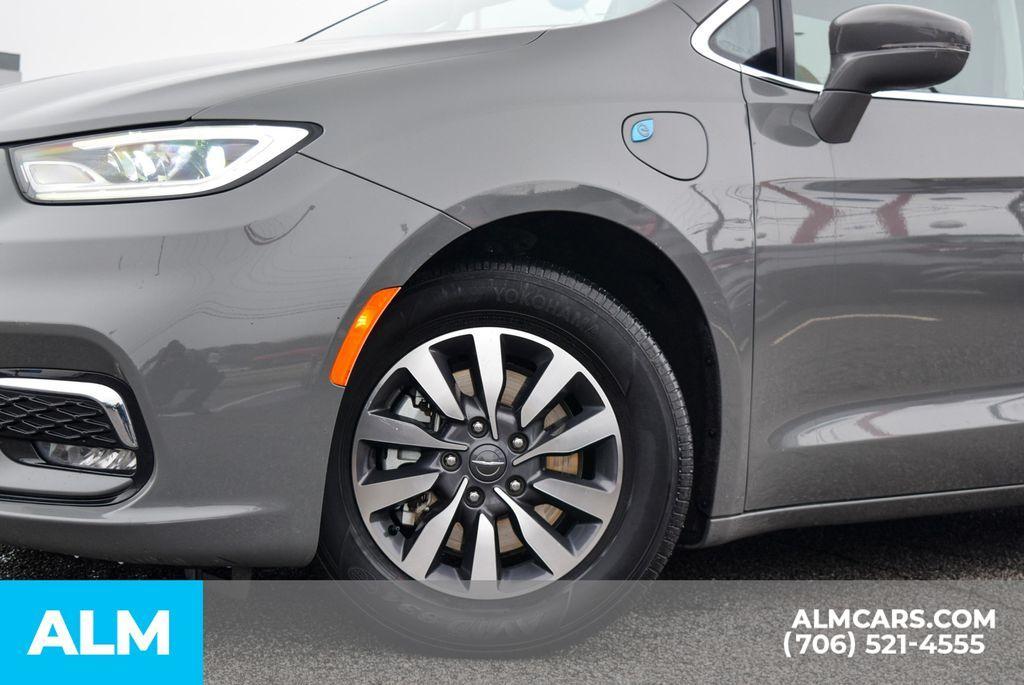 used 2022 Chrysler Pacifica Hybrid car, priced at $22,920