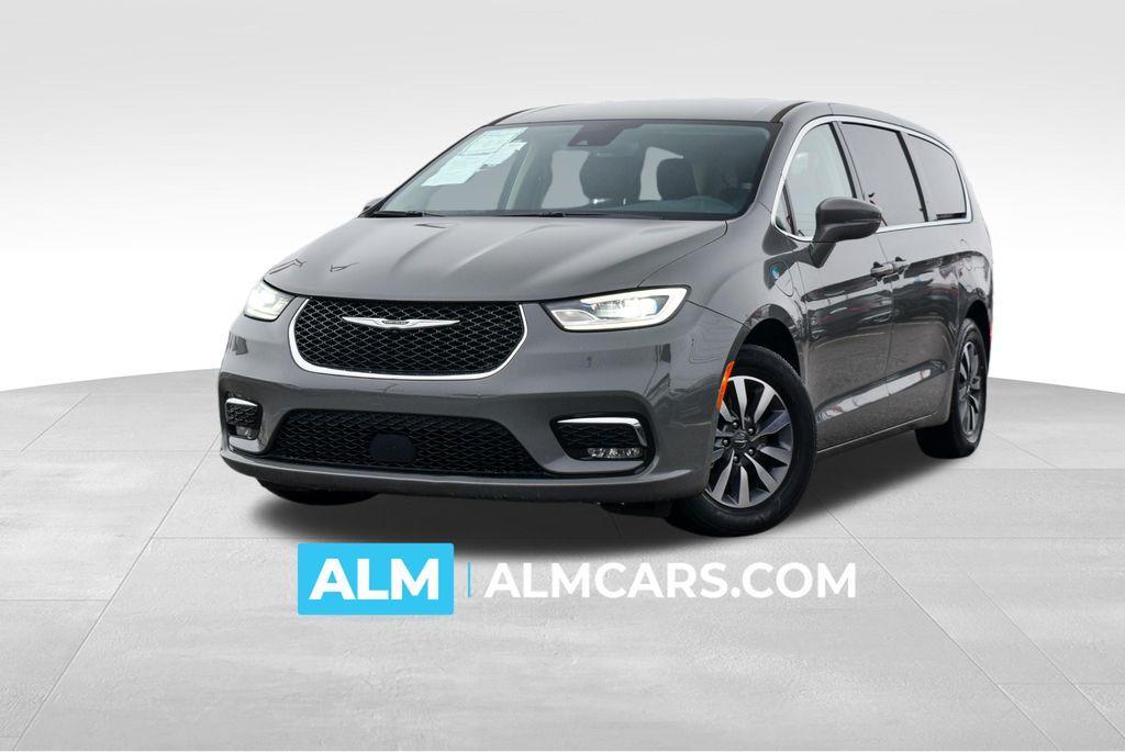 used 2022 Chrysler Pacifica Hybrid car, priced at $22,920