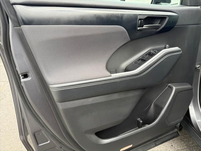 used 2022 Toyota Highlander car, priced at $26,999