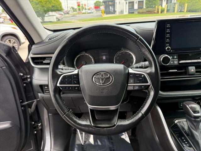 used 2022 Toyota Highlander car, priced at $26,999