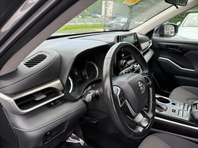 used 2022 Toyota Highlander car, priced at $26,999