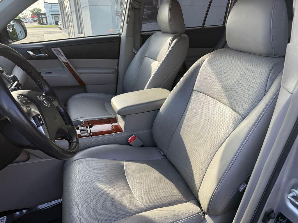 used 2013 Toyota Highlander car, priced at $11,995