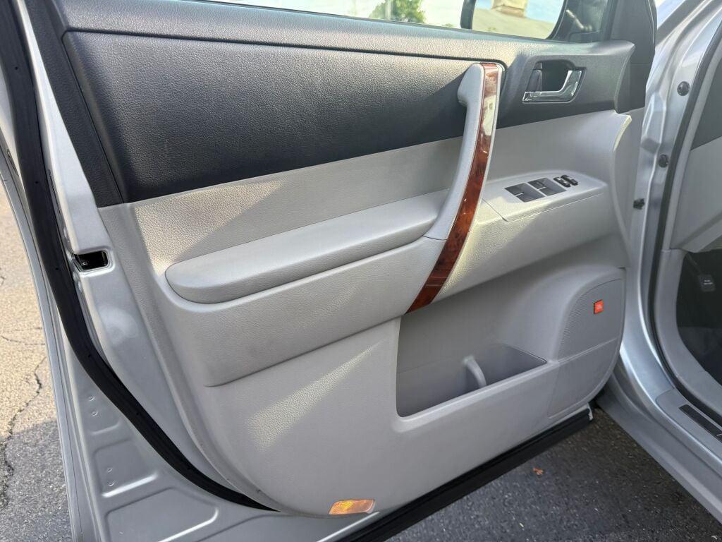 used 2013 Toyota Highlander car, priced at $11,995