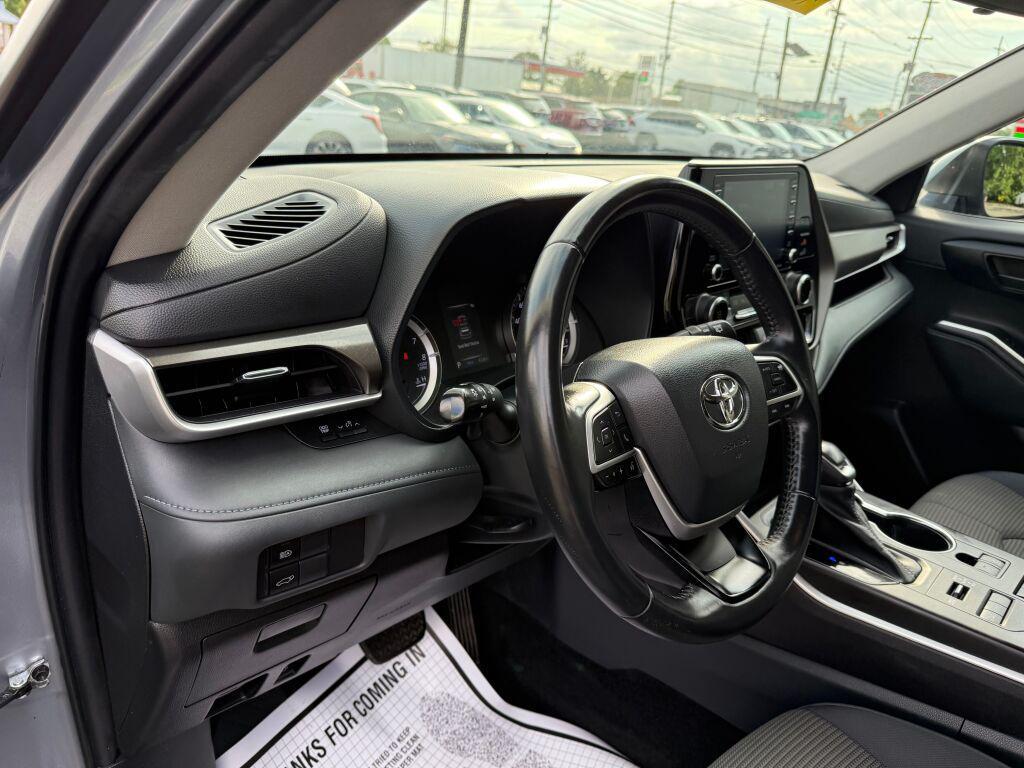 used 2022 Toyota Highlander car, priced at $24,695