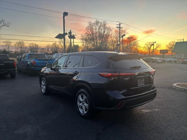 used 2022 Toyota Highlander car, priced at $26,500