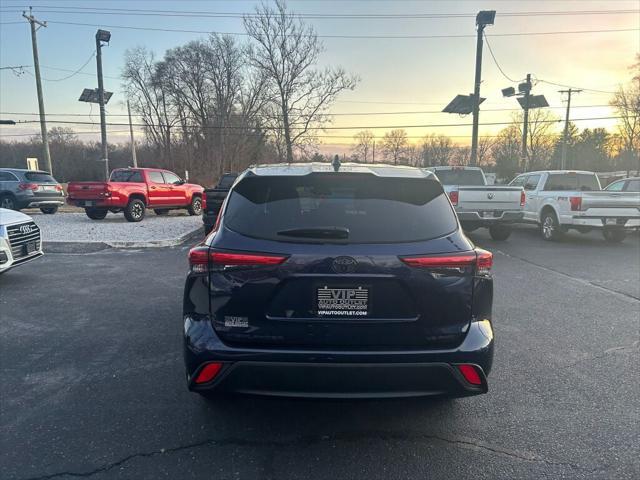 used 2022 Toyota Highlander car, priced at $26,500