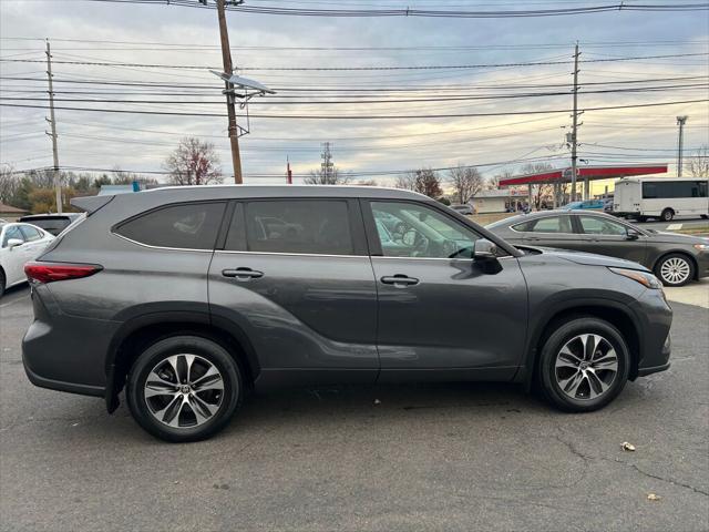 used 2020 Toyota Highlander car, priced at $27,999