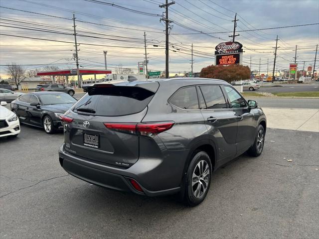 used 2020 Toyota Highlander car, priced at $27,999