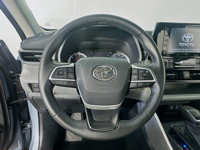 used 2022 Toyota Highlander car, priced at $40,977