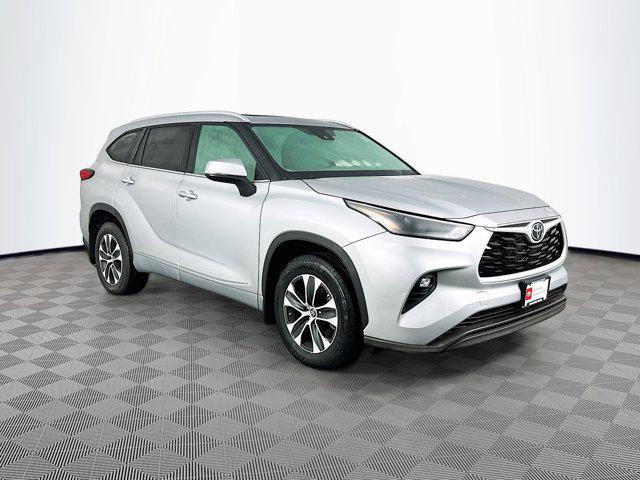 used 2022 Toyota Highlander car, priced at $43,977