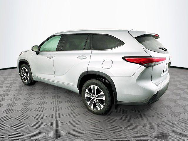 used 2022 Toyota Highlander car, priced at $43,977