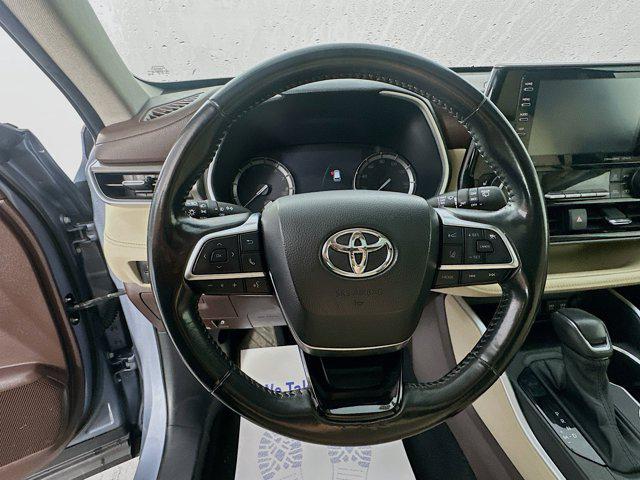 used 2021 Toyota Highlander car, priced at $39,977