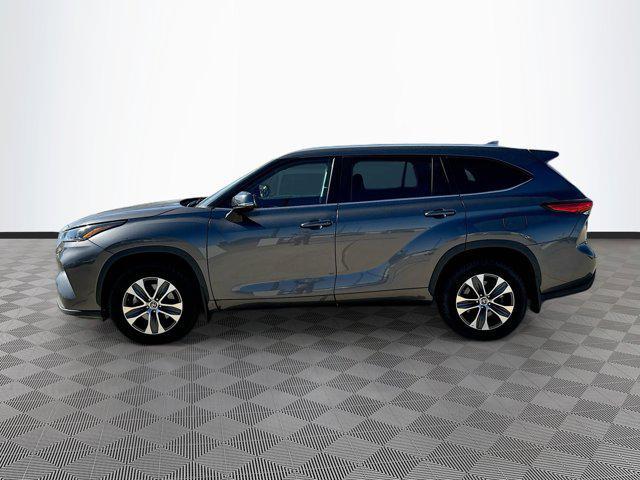 used 2022 Toyota Highlander car, priced at $36,977