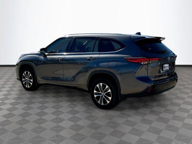 used 2022 Toyota Highlander car, priced at $36,977