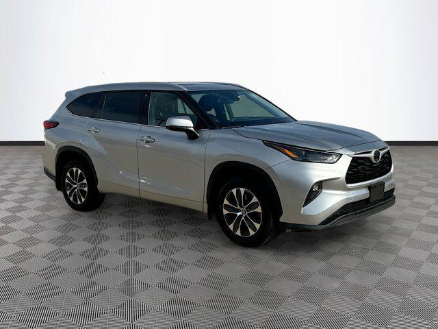 used 2022 Toyota Highlander car, priced at $38,887