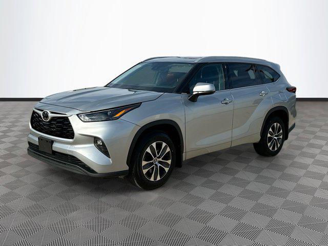 used 2022 Toyota Highlander car, priced at $38,887