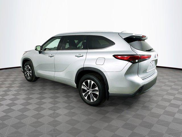 used 2022 Toyota Highlander car, priced at $38,977