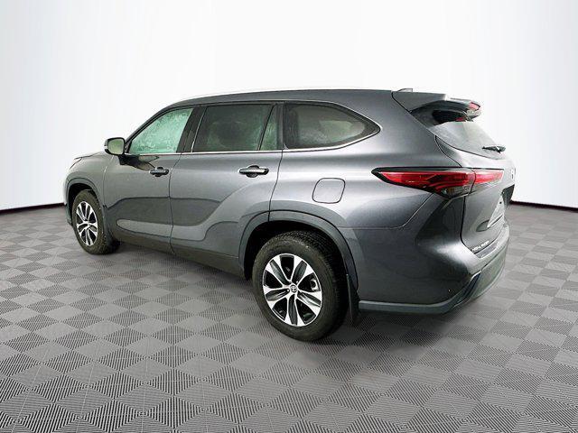 used 2022 Toyota Highlander car, priced at $35,977