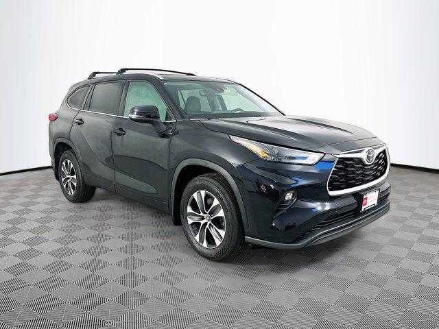 used 2022 Toyota Highlander car, priced at $39,977