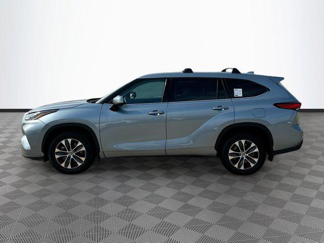 used 2021 Toyota Highlander car, priced at $34,506