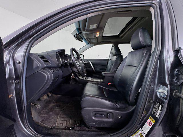 used 2013 Toyota Highlander car, priced at $13,977