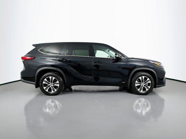 used 2022 Toyota Highlander Hybrid car, priced at $45,192