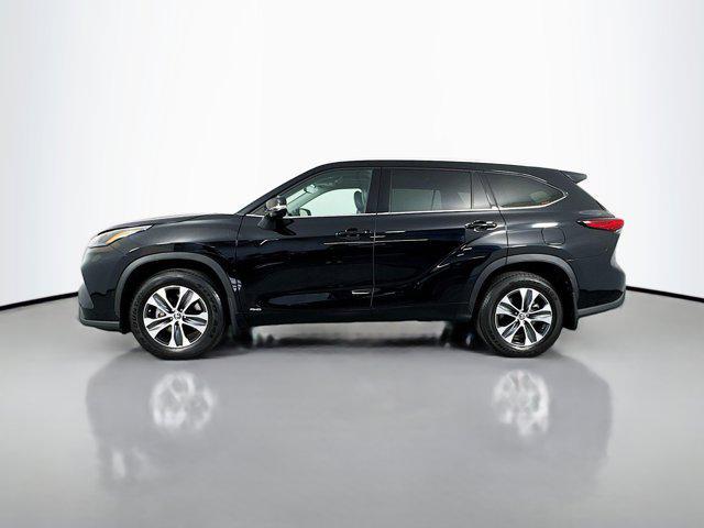 used 2022 Toyota Highlander Hybrid car, priced at $45,192