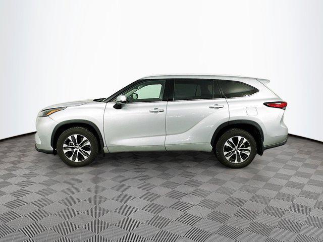 used 2022 Toyota Highlander car, priced at $36,907