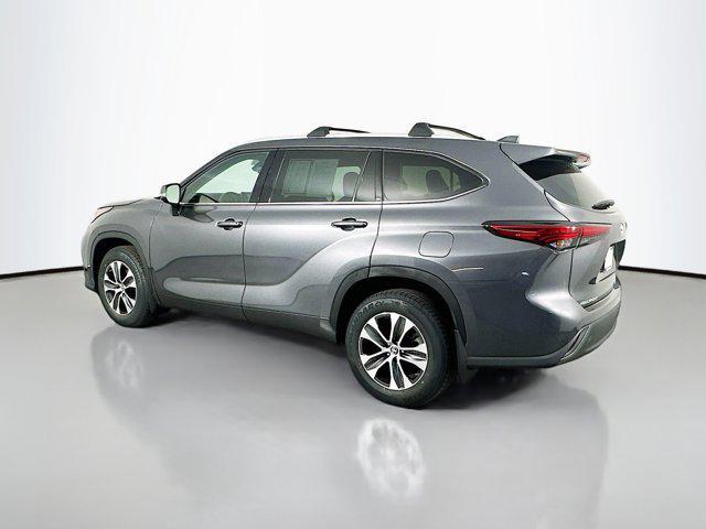 used 2022 Toyota Highlander car, priced at $42,977