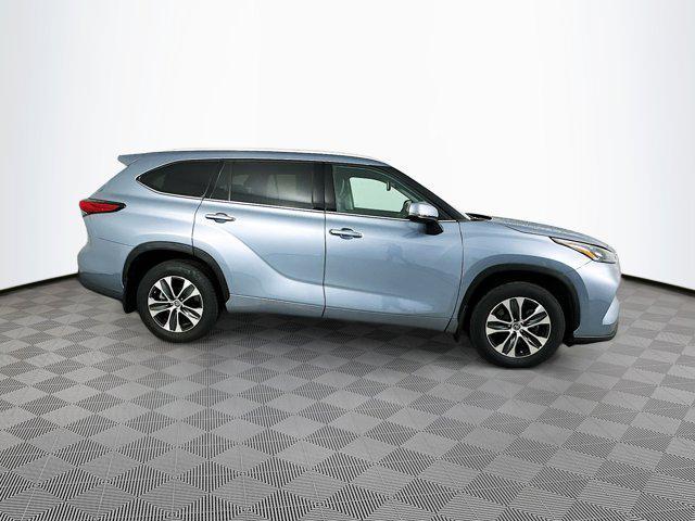 used 2022 Toyota Highlander car, priced at $43,477