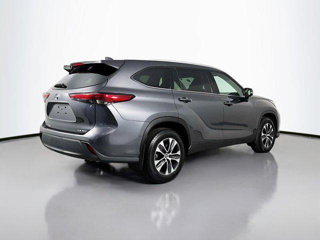 used 2022 Toyota Highlander car, priced at $42,426