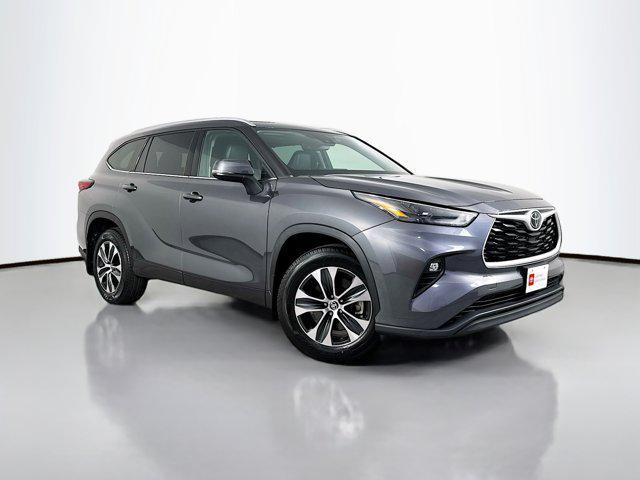 used 2022 Toyota Highlander car, priced at $42,426