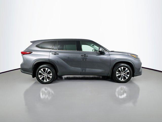used 2022 Toyota Highlander car, priced at $42,426